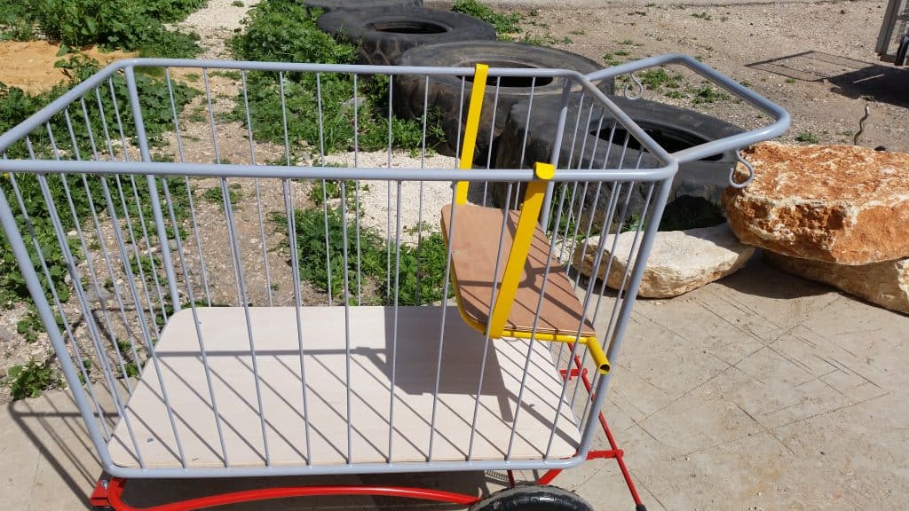 עגלול קטן עגלול קטן עם ספסל פנימי